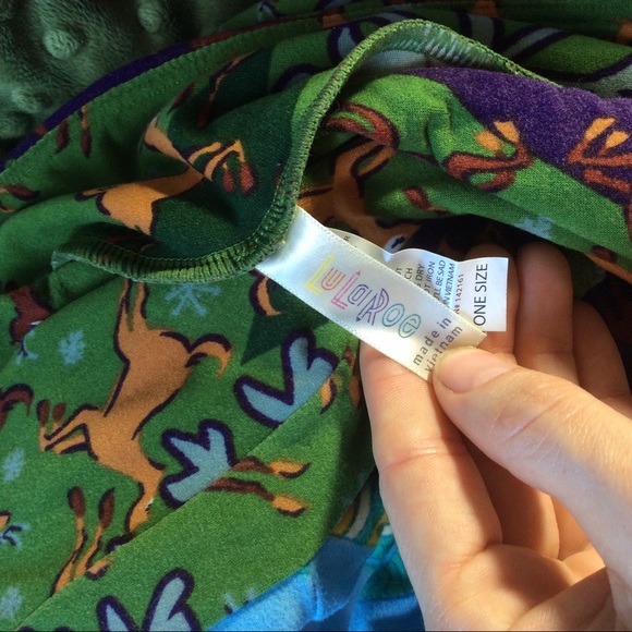 Lularoe Reindeer Snowflake One Size Leggings - Picture 5 of 7